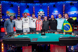 V 1:30 odstartoval finálový stůl letošního Main Eventu World Series of Poker