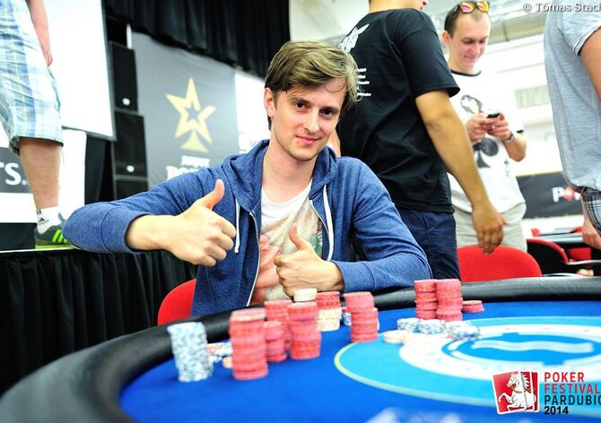 Sedmadvaceti finalistům Main Eventu PFP vévodí Lukáš Vozdecký
