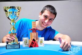 Winner, winner, chicken dinner. Headis si podmanil MČR ve squashpokeru
