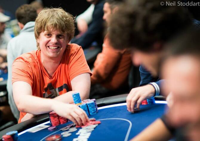 Vojtěch Růžička chipleaduje největší Main Event EPT v historii!