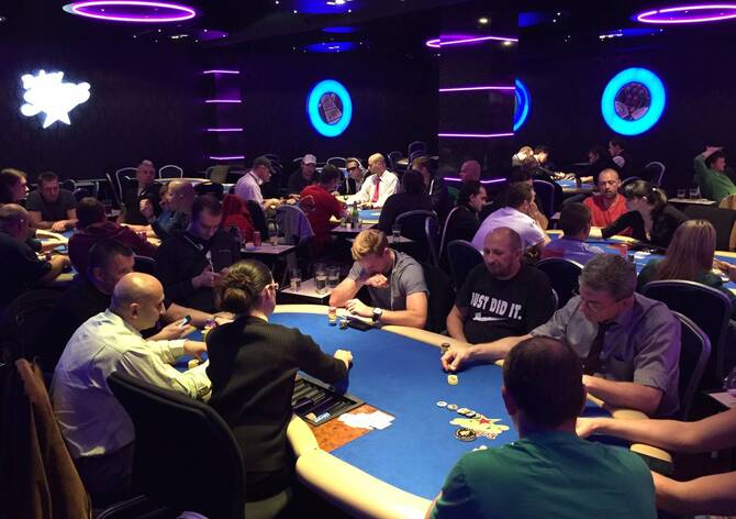 Rebuy Stars 250K GTD: Z úvodního startovního dne postoupilo 11 hráčů