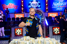 Světovým šampionem pro rok 2014 je Švéd Martin Jacobson. Z Vegas veze $10 milionů!