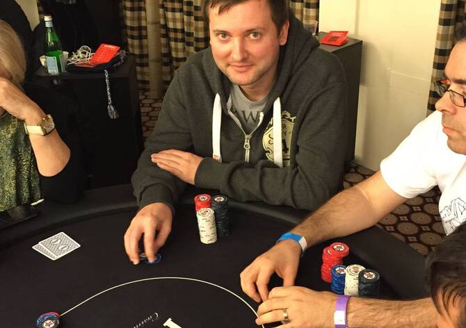 Redbet Live Main Event: Den 1B byl úspěšný pro pětici českých hráčů