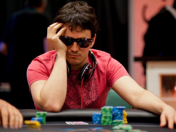 Online High Stakes: Haxton v sobotu obral Isildura o $180.000