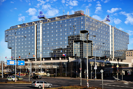 Hilton: Únorovou ČPT chipleaduje po prvním flightu Ir Cambell