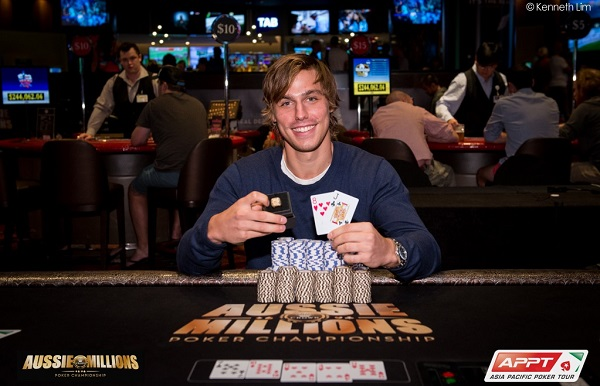 Aussie Millions: $25K Challenge pro Alexe Trevalliona, dnes Main Event a $100K Challenge