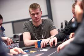 PokerNews Cup Main Event: Den 1A zvládlo 7 Čechů v čele s Lukášem Průchou