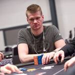PokerNews Cup Main Event: Den 1A zvládlo 7 Čechů v čele s Lukášem Průchou