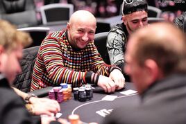 PokerNews Cup Main Event: Z druhého flightu postupuje 11 Čechů, Kolja dominoval