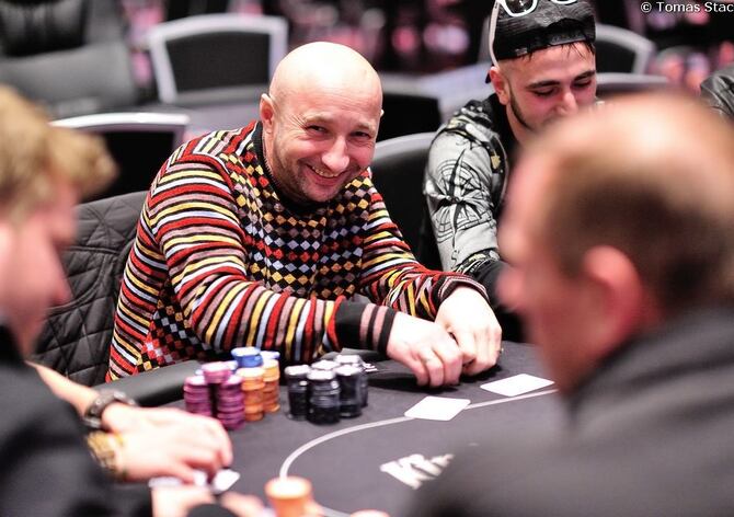 PokerNews Cup Main Event: Z druhého flightu postupuje 11 Čechů, Kolja dominoval