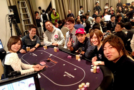 Novinky ze světa: Vanessa Selbst propaguje poker v Japonsku, Viktor Blom se dostal z nejhoršího...