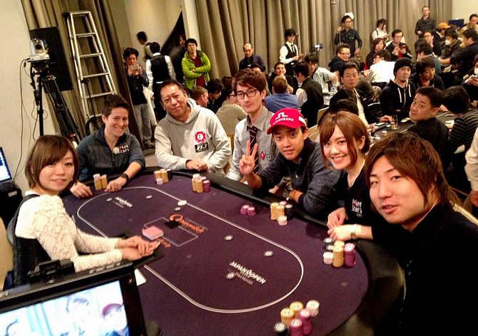 Novinky ze světa: Vanessa Selbst propaguje poker v Japonsku, Viktor Blom se dostal z nejhoršího...
