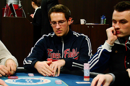 Main Event Polish Poker Championship chipleaduje po prvním flightu český zástupce Tomáš Bil