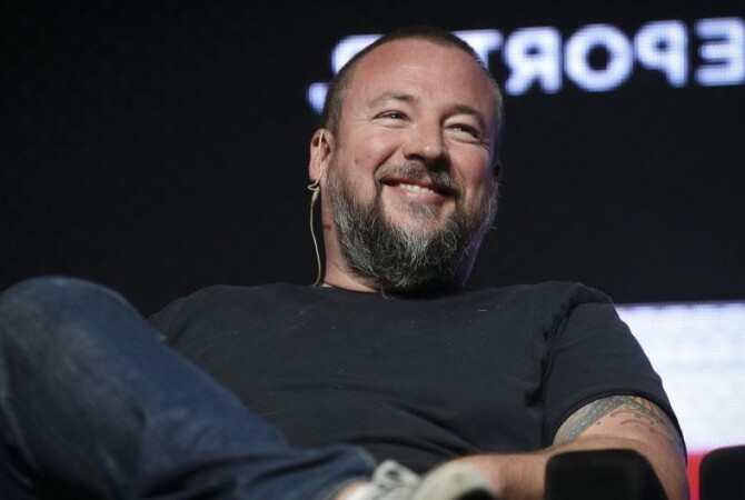 Večerní bulvárek: Výkonný ředitel mediálního gigantu vyhrál ve Vegas $1M