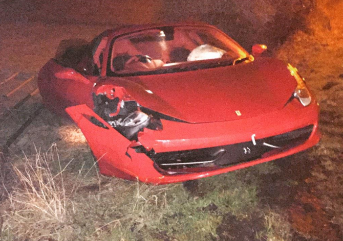 Britský profesionál Sam Trickett havaroval se svým vozem Ferrari F458 Spider