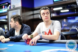 Na čele Main Eventu březnové ČPT se po úvodním flightu pevně usadil Artur Rudziankov