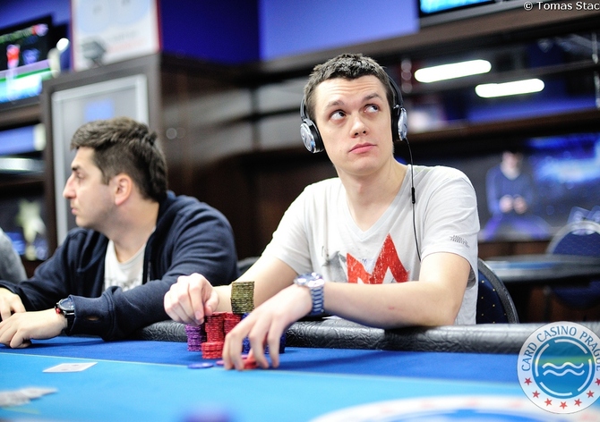 Na čele Main Eventu březnové ČPT se po úvodním flightu pevně usadil Artur Rudziankov