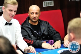 Druhý startovní den Main Eventu dubnové ČPT zakončil na chipleadu Milan Kyran