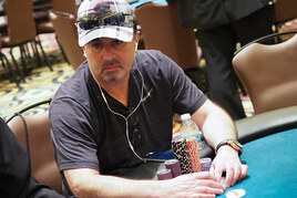 WPT: Ani téměř 1.500 entries nestačilo na pokrytí $5M garance. Den 1C pro Paula Balzana