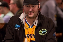 Jacobson, Hellmuth, Esfandiari nebo Merson útočí na první náramek