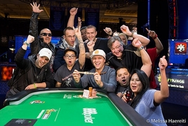 WSOP: Šťastný dvou-out přihrál první letošní zlatý náramek Brandonu Barnettovi!