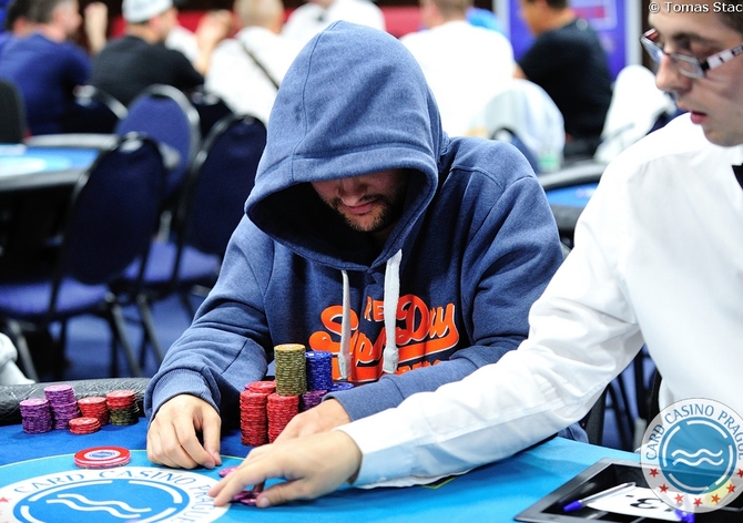 ČPT: Michal Mrakeš vzal útokem i Main Event, po prvním dni je ve vedení