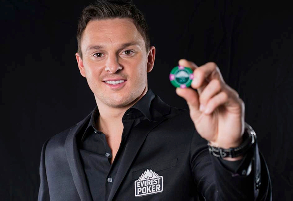 Britský profesionál Sam Trickett končí u Everest Pokeru