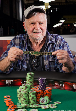 WSOP: Premiérový Super Seniors event ovládl pokerový veterán Jon Andlovec