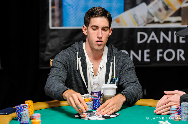 WSOP $111K One Drop High Roller chipleaduje po prvním dni Daniel Colman!