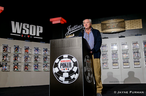 WSOP: Main Event odstartovalo &quot;shuffle-up and deal&quot; v podání veterána Donnachy O&#039;Dea