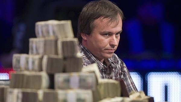 WSOP: V druhém startovním dni nejslavnějšího turnaje světa uspělo 6 Čechů
