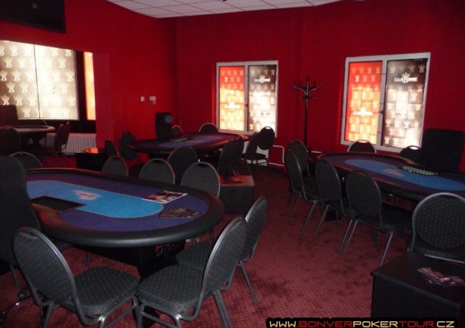 Už dnes startuje v plzeňském Bonveru pokerová mánie
