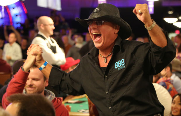 WSOP Main Event: Brit Tommy Yates rozmnožil $0.01 na $19.500