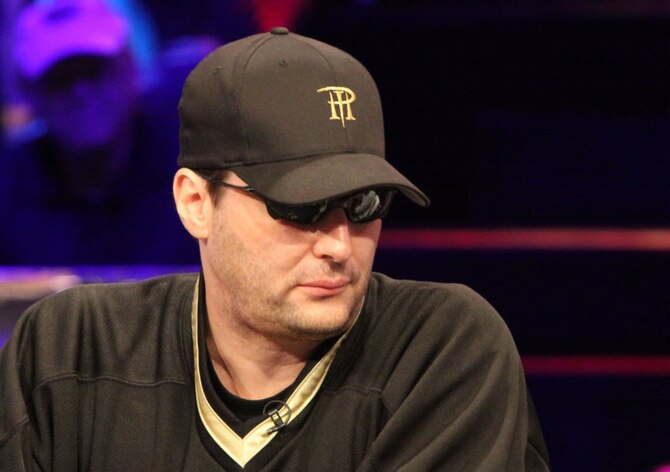 Phil Hellmuth prohrál pot za $180K v utajované home game