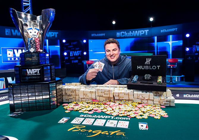 Dvakrát esa, jednou kingy a David Paredes slaví titul šampiona WPT Borgata Poker Open