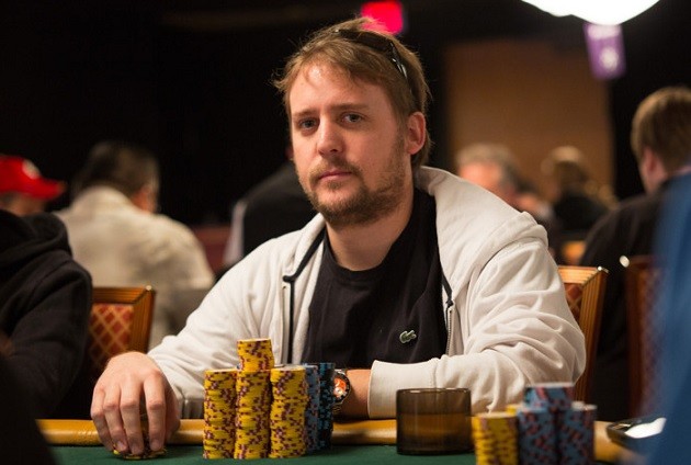 Nicolas &quot;PokerKaiser&quot; Fierro dotahuje Moormana. Získal svou 20. Triple Crown