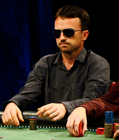 Adam Chochola postoupil z úvodního hracího dne Main Eventu UKIPT Isle of Man