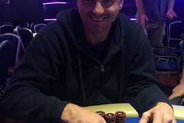 Rebuy Stars: Olda Trávníček chipleaduje po dni 1A milionový Speciál