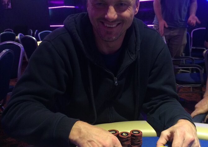 Rebuy Stars: Olda Trávníček chipleaduje po dni 1A milionový Speciál