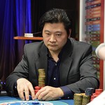 RebuyStars 500K: &quot;Musí call,&quot; a Liang Feng je jasným chipleaderem po dni 1B!