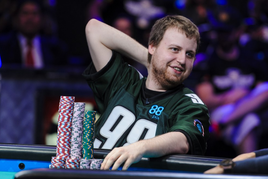 WSOP November Nine: McKeehen vyřadil tři soupeře, drží polovinu všech žetonů ve hře