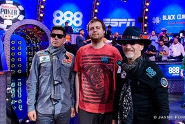 WSOP November Nine: Dokáže někdo zastavit Joe McKeehena?