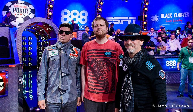 WSOP November Nine: Dokáže někdo zastavit Joe McKeehena?