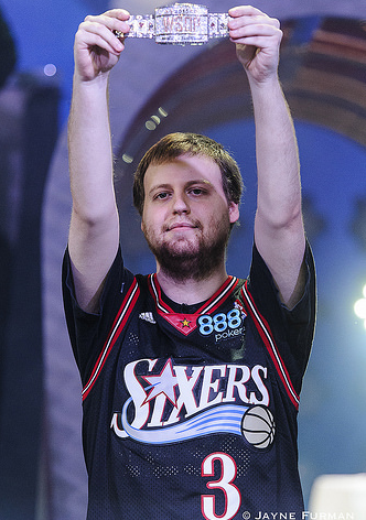 Podívejte se na záznam finálové sehrávky Main Eventu World Series of Poker