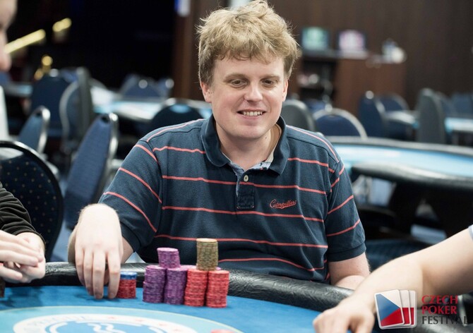 Finálový stůl MČR v Texas Hold'emu chipleaduje Vojta Růžička!