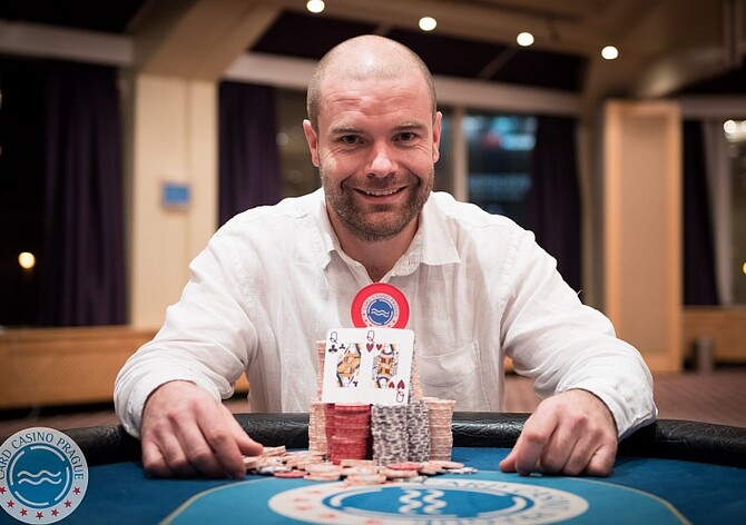 Card: Vítězem Opening Eventu v Corinthii je po dealu Petr Čech