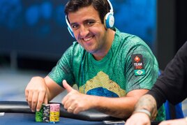 Brazislký poker PRO André Akkari podespsal sponzorskou smlouvu s firmou Puma