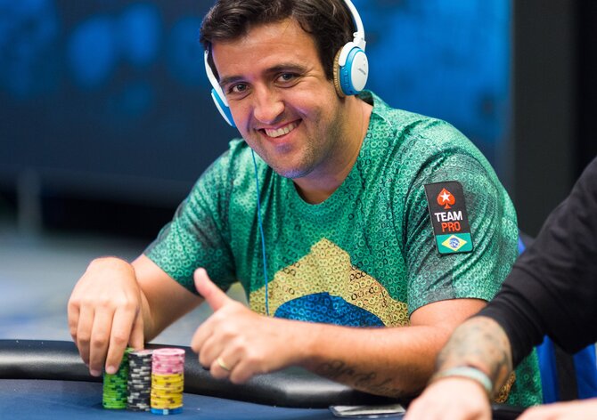 Brazislký poker PRO André Akkari podespsal sponzorskou smlouvu s firmou Puma
