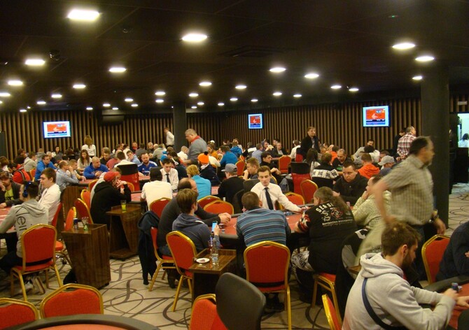 Poker Fever Cup 1M GTD: Z úvodního flightu postoupilo 12 hráčů