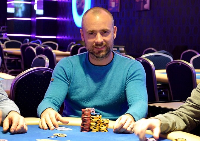 RebuyStars - 1,5M GTD: Úvodní startovní flight 1A byl spanilou jízdou Marka Holera